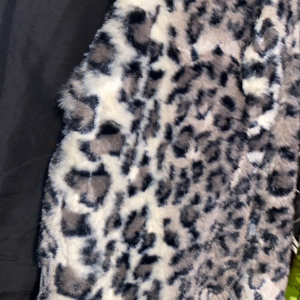Willow & Clay faux fur animal print open-front jacket (L) EUC! Soft & cozy! - Picture 3 of 8